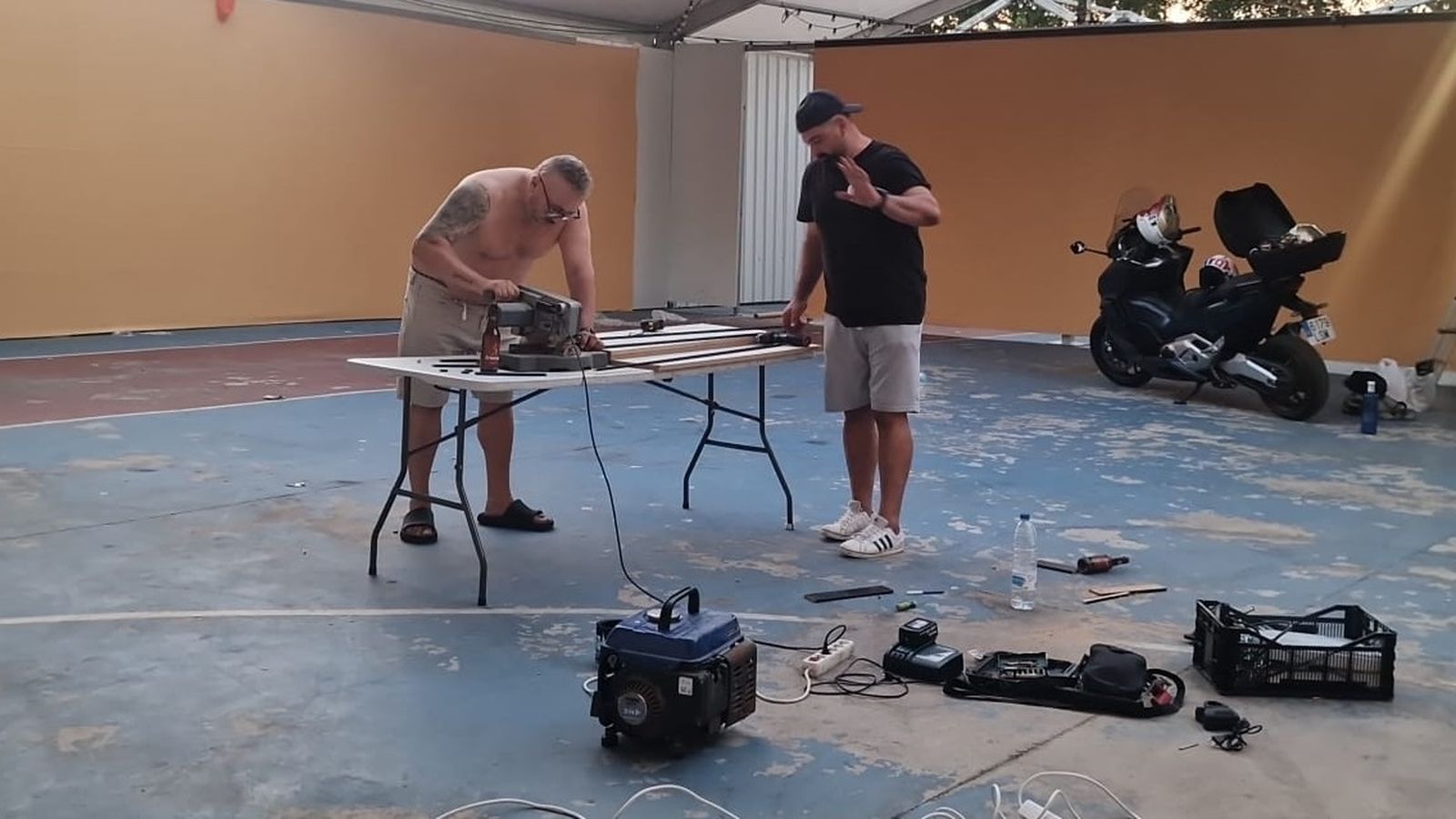 Luces, casetas y atracciones toman forma en el Real ante la llegada de la Feria