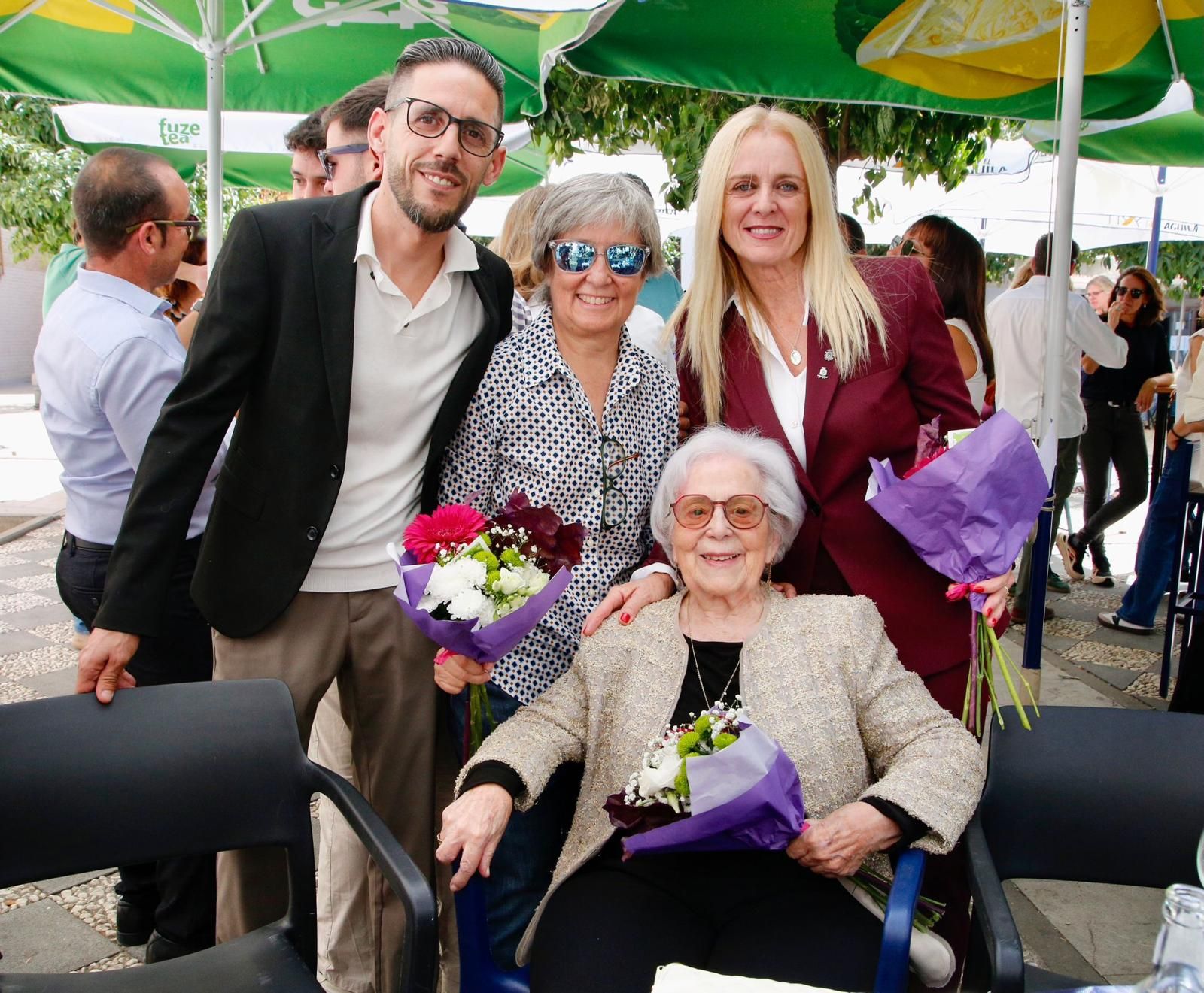 África Díaz con su familia.
