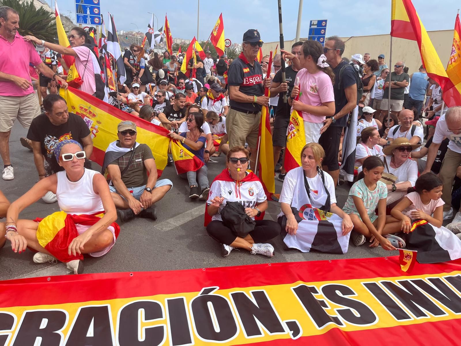 Ceuta vuelve a echarse a las calles para recordar que "Un caballa nunca se rinde"