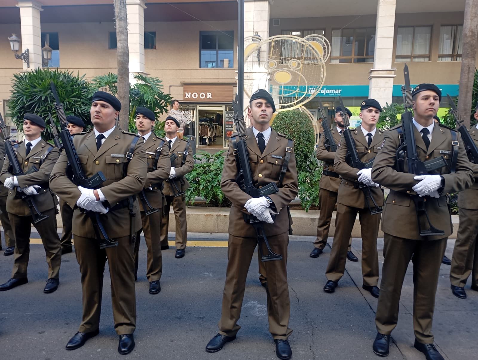 Así ha sido la imposición de la Medalla de Plata de la Ciudad a Caballería
