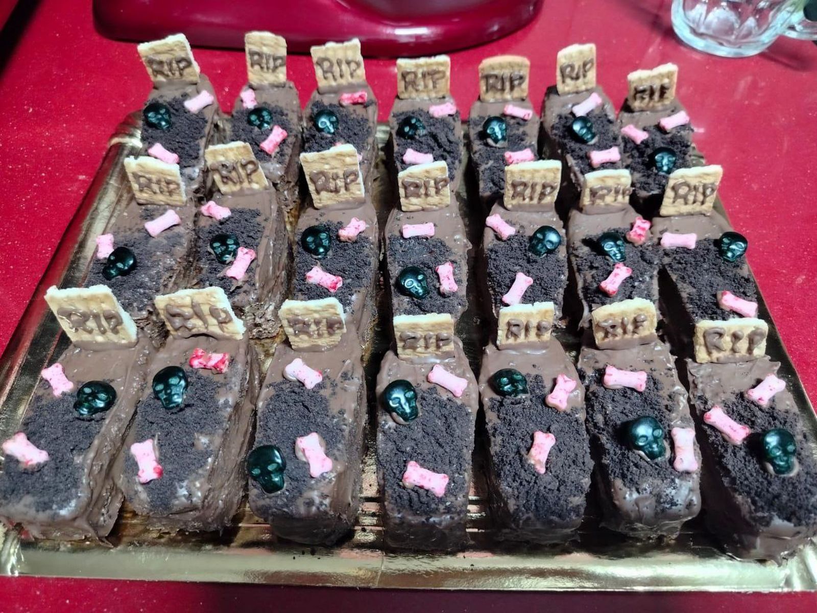 FOTOGALERÍA |  Balón-tiro, frutos secos y dulces para celebrar Halloween y la Mochila en el Rey Juan Carlos I FOTOGALERÍA |  Balón-tiro, frutos secos y dulces para celebrar Halloween y la Mochila en el Rey Juan Carlos I