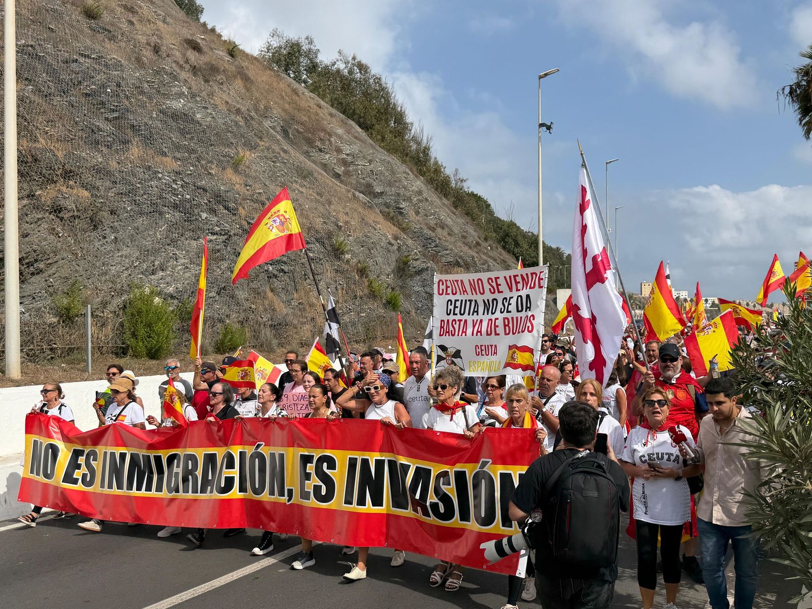 Ceuta vuelve a echarse a las calles para recordar que "Un caballa nunca se rinde"