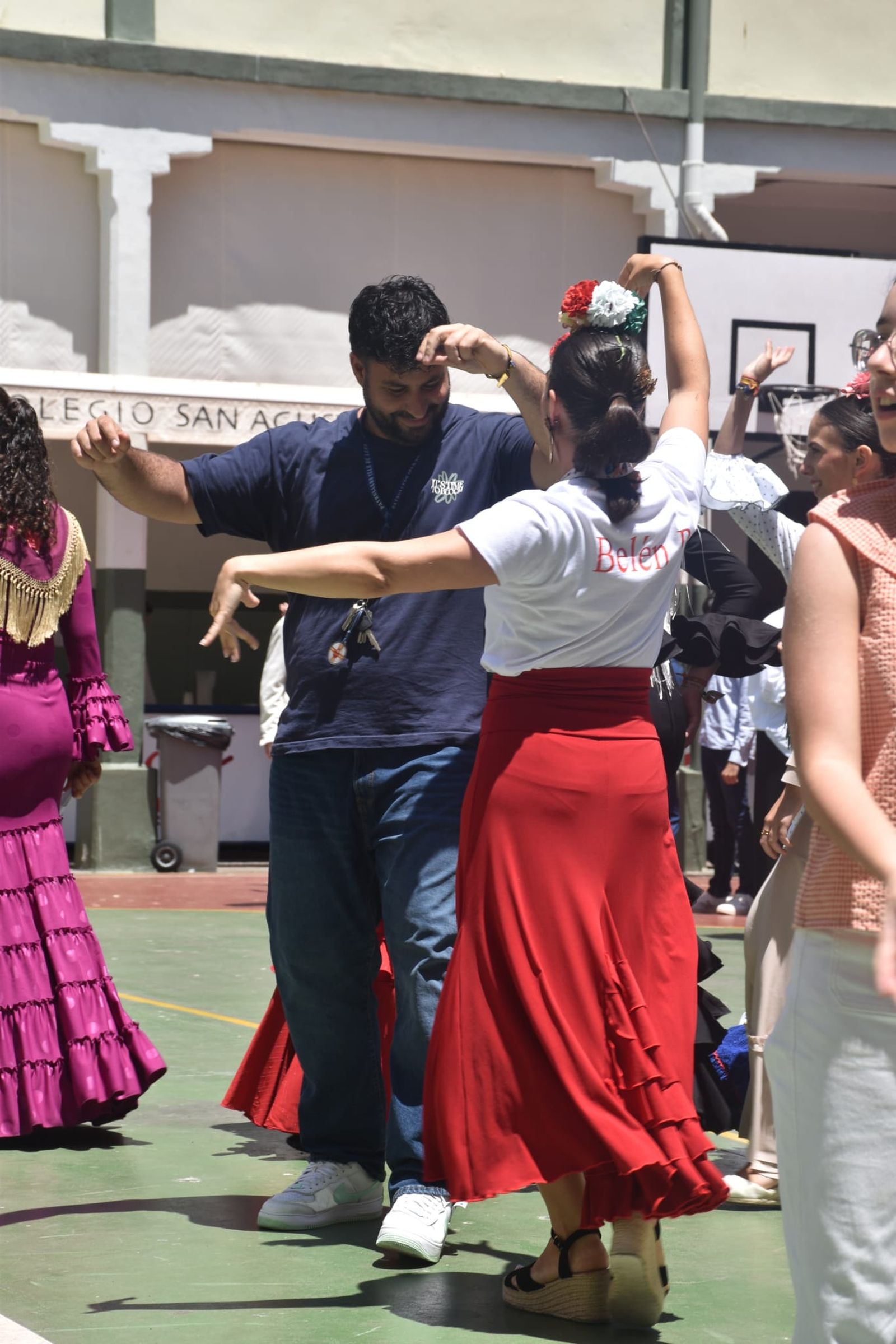 El Colegio de San Agustín disfruta de una feliz jornada solidaria con su Cruz de Mayo