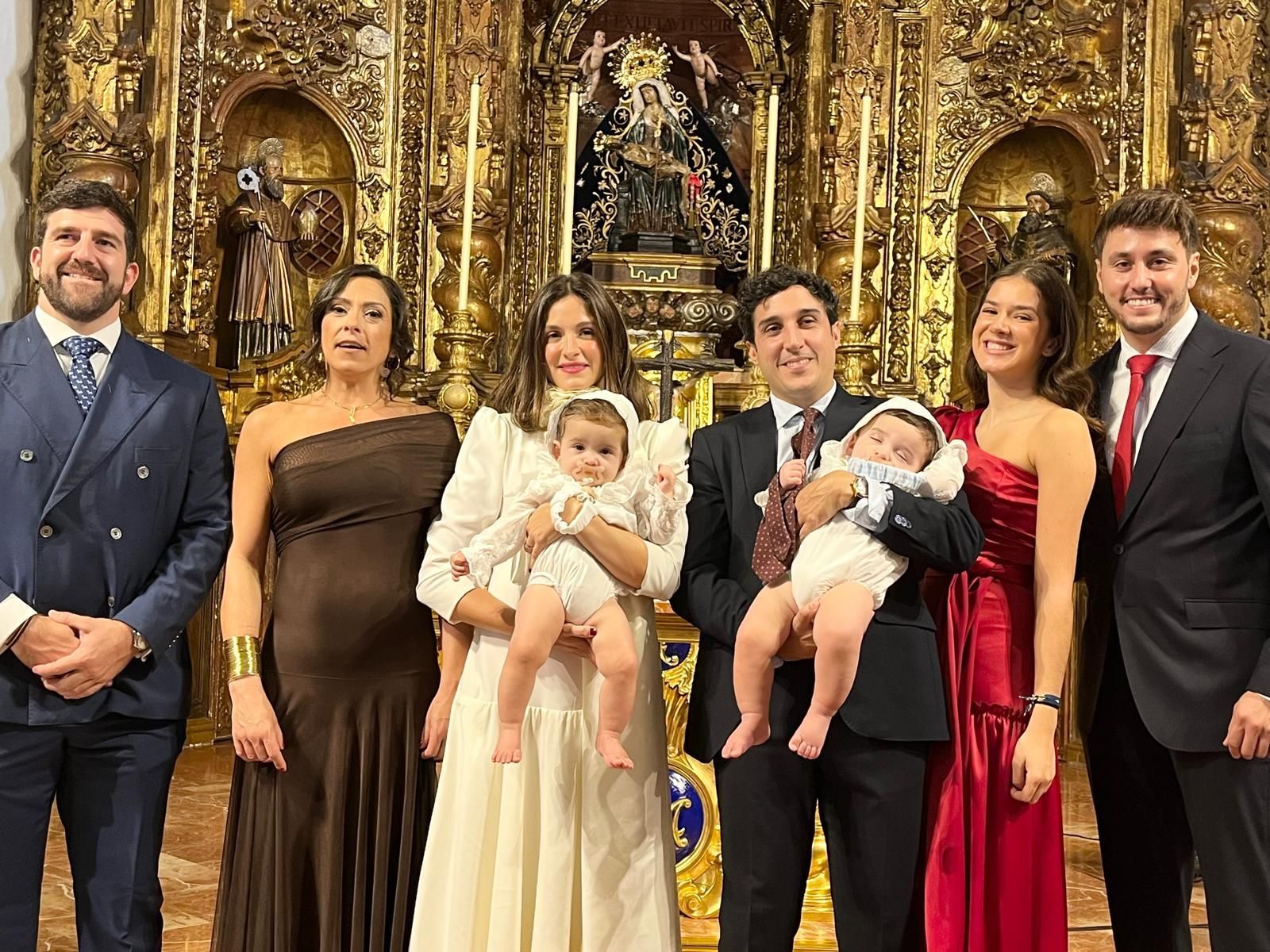 Carlota, Guillermo y Óliver reciben el sacramento del bautismo