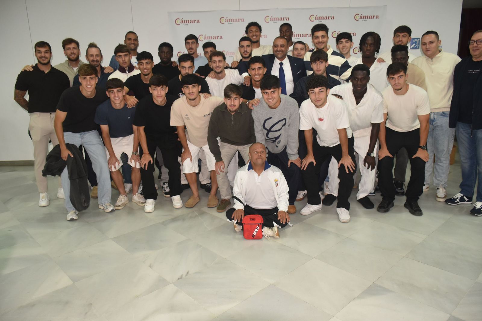 Luhay Hamido recibe la Medalla de Oro de la Cámara por su compromiso con el deporte ceutí