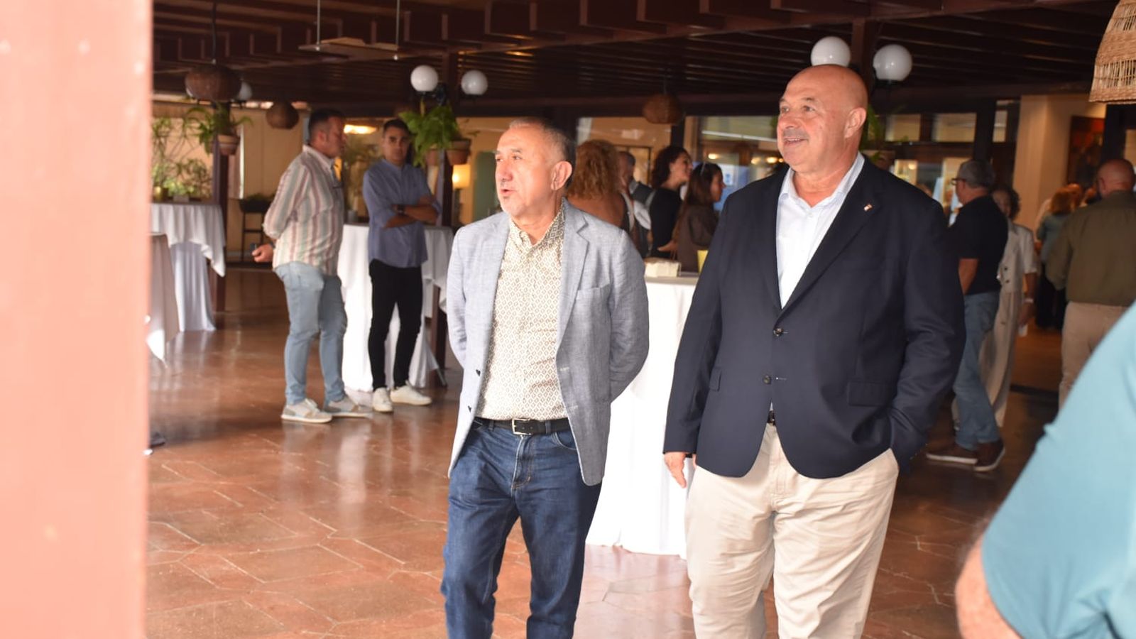 El consejero Cecchi, junto al secretario general de UGT