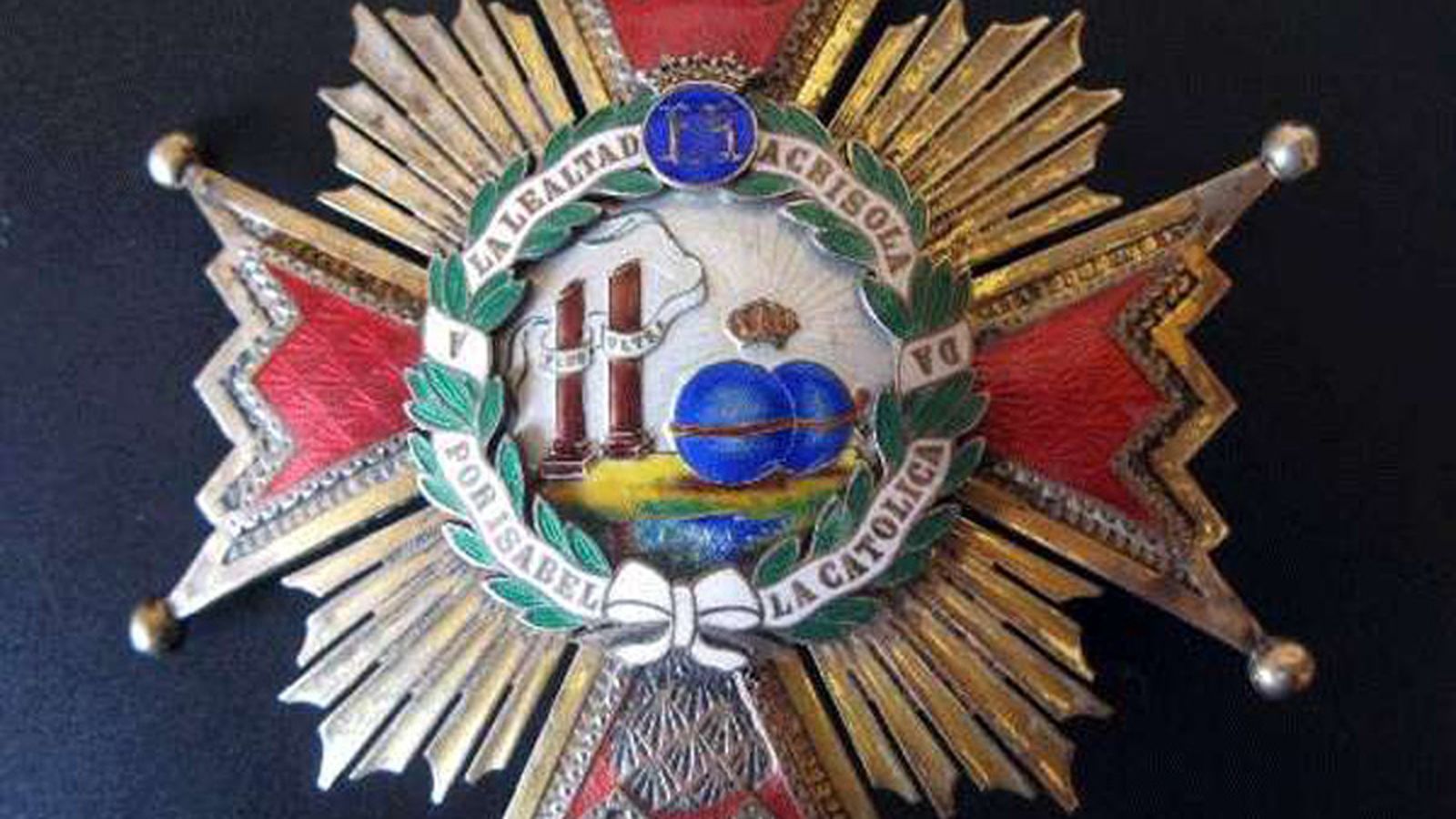 Gran Cruz de Isabel La Católica.