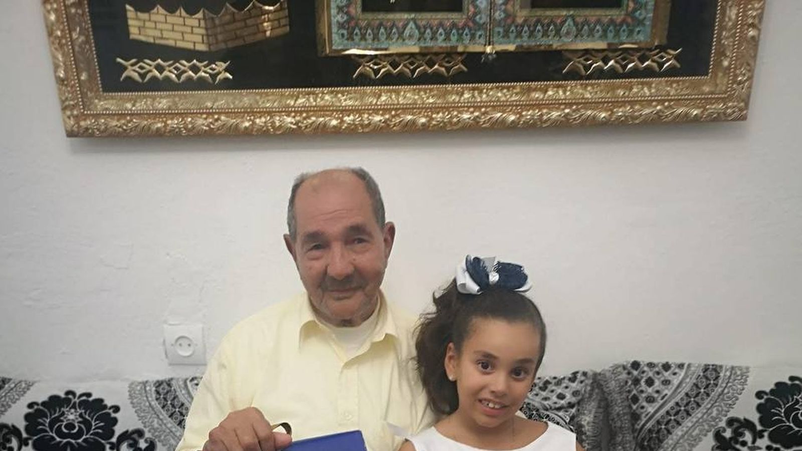 Ali el Hayek con su nieta Ali el Hayek con su nieta