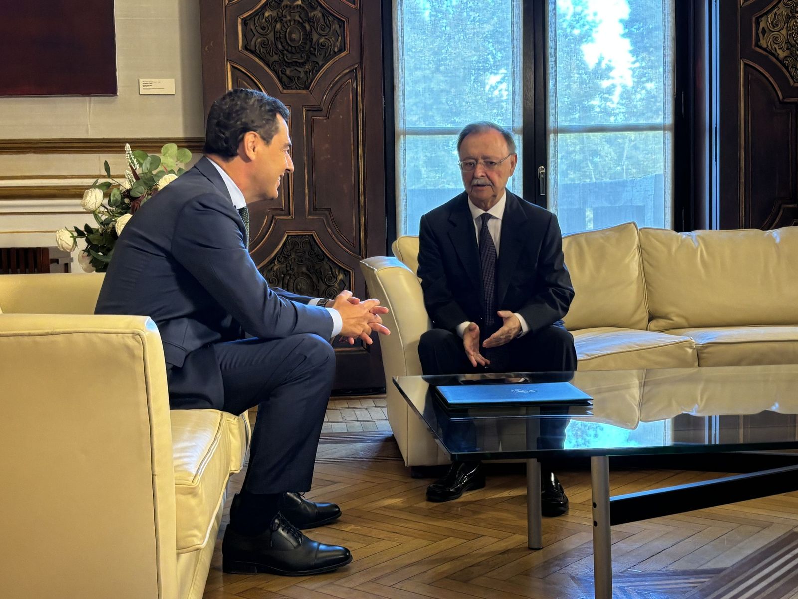 Moreno promete a Vivas que Andalucía estará "hasta el final” con Ceuta y anuncia nuevas medidas de apoyo