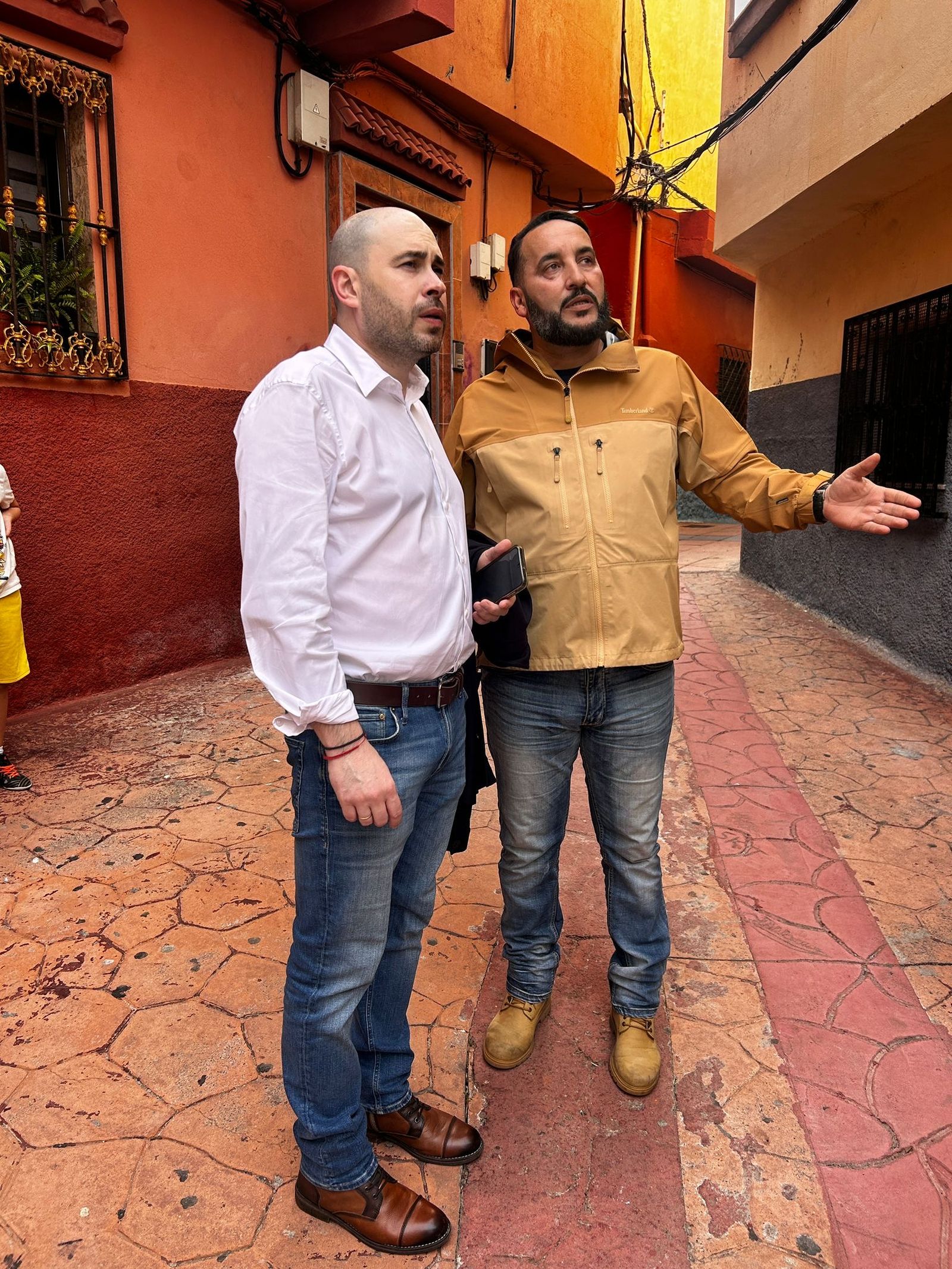 El PSOE de Ceuta visita Pasaje Recreo y denuncia su abandono y el de sus vecinos