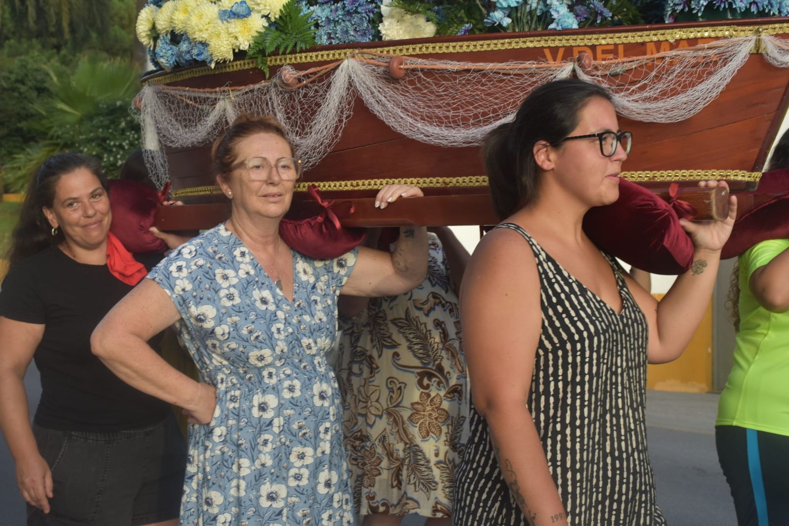La Virgen del Carmen del Puerto encandila la barriada de Villajovita