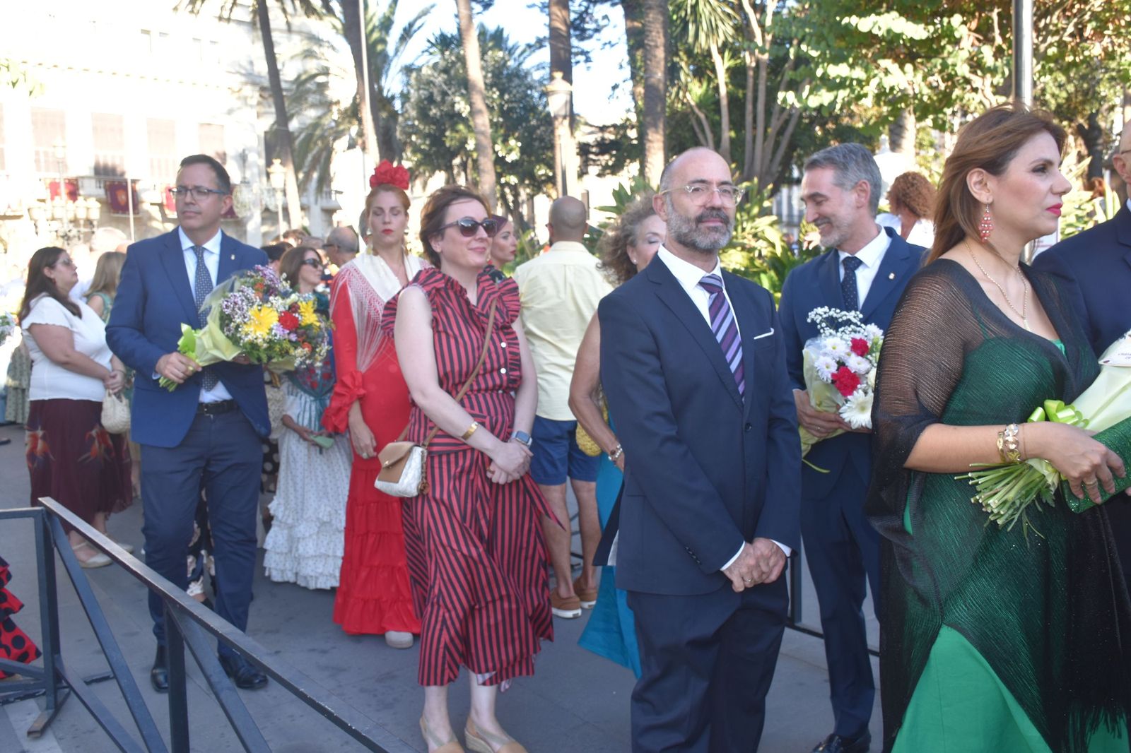 Los ceutíes vuelven a encontrarse con su Madre entre flores, esperanza y lágrimas contenidas
