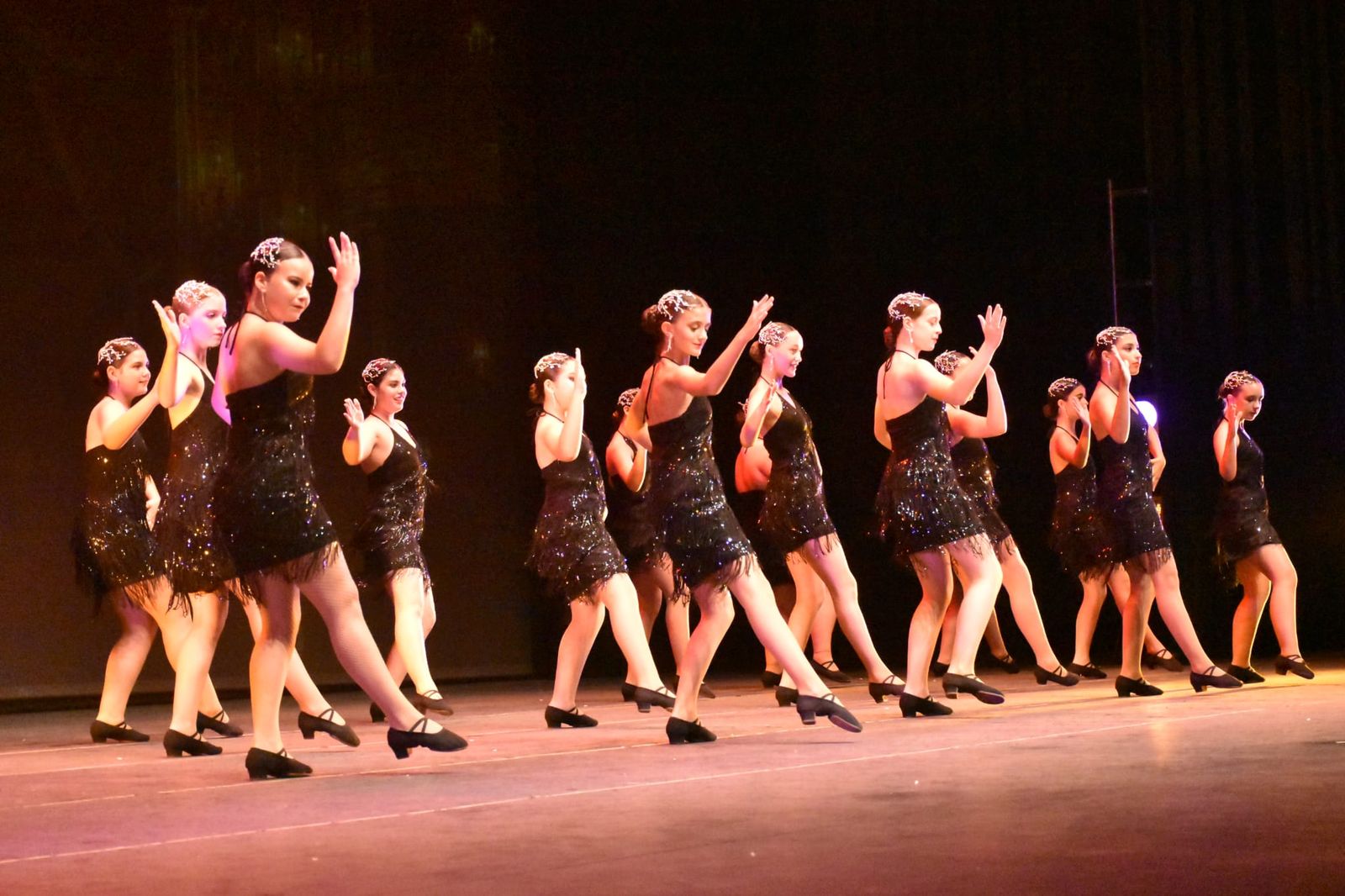 Más de cien bailarinas convierten el Revellín en un escenario de emoción y talento
