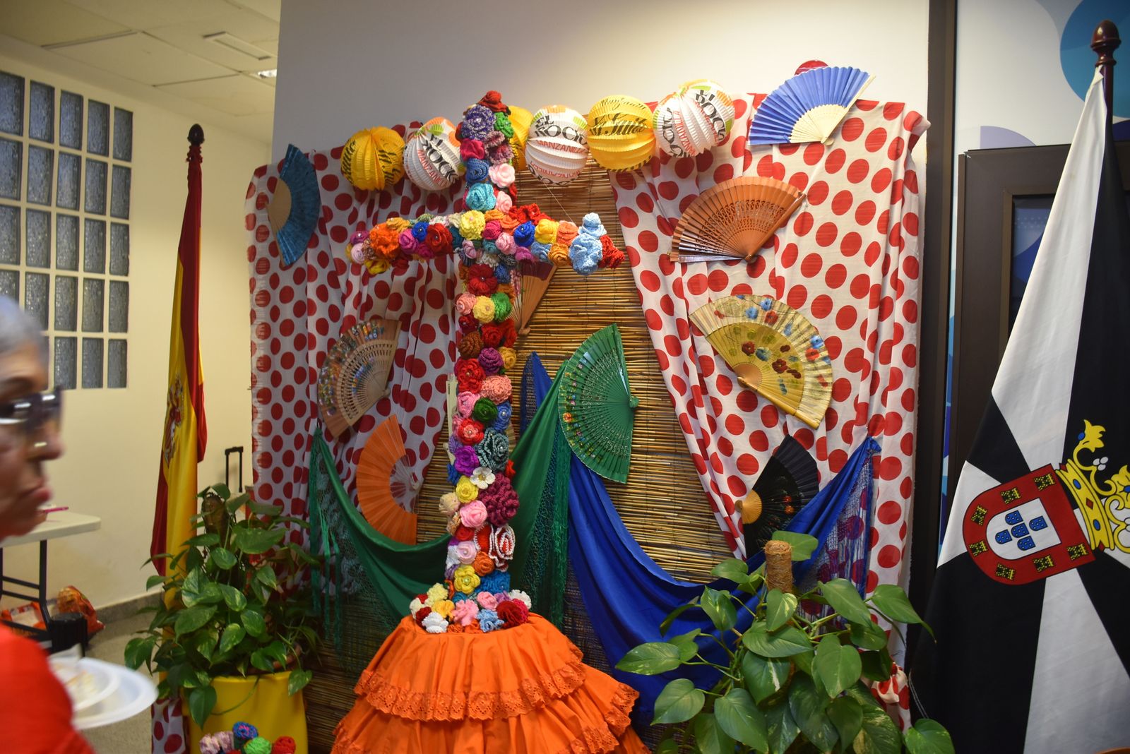Las mujeres del Centro del Mayor celebran sus Cruces de Mayo