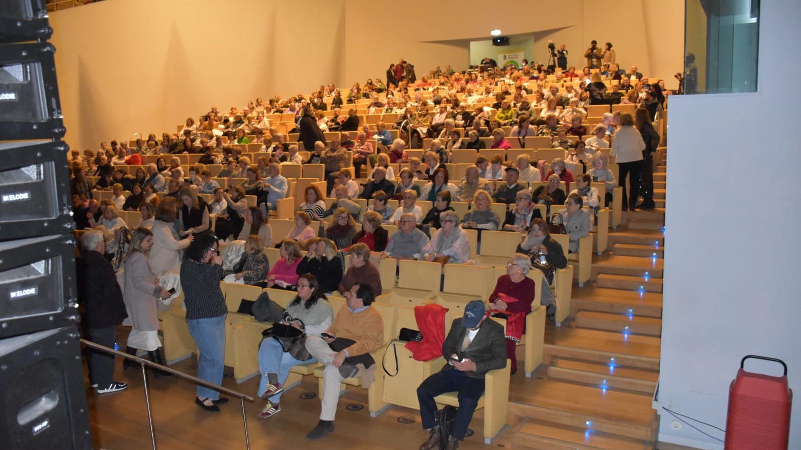Farrucos y Fernández conquistan el Revellín con su zambombá para mayores.