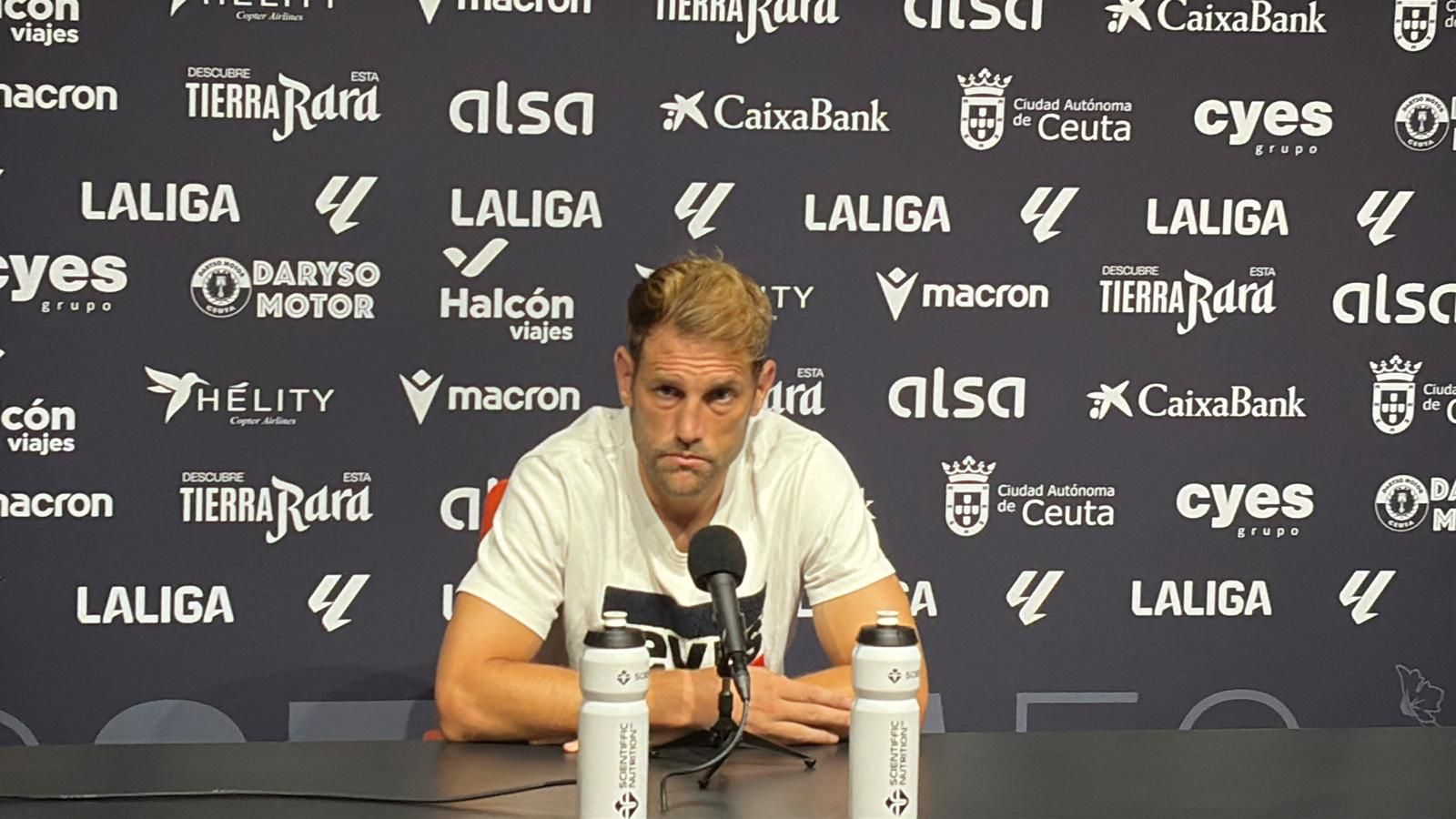 Carlos Hernández, en rueda de prensa