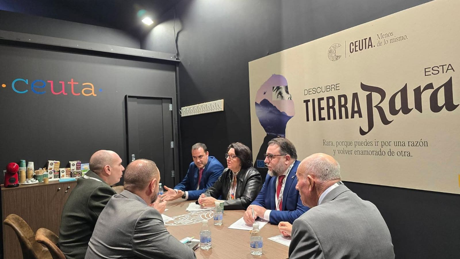 Imagen del encuentro entre representantes de la Ciudad y de las Casas Regionales.