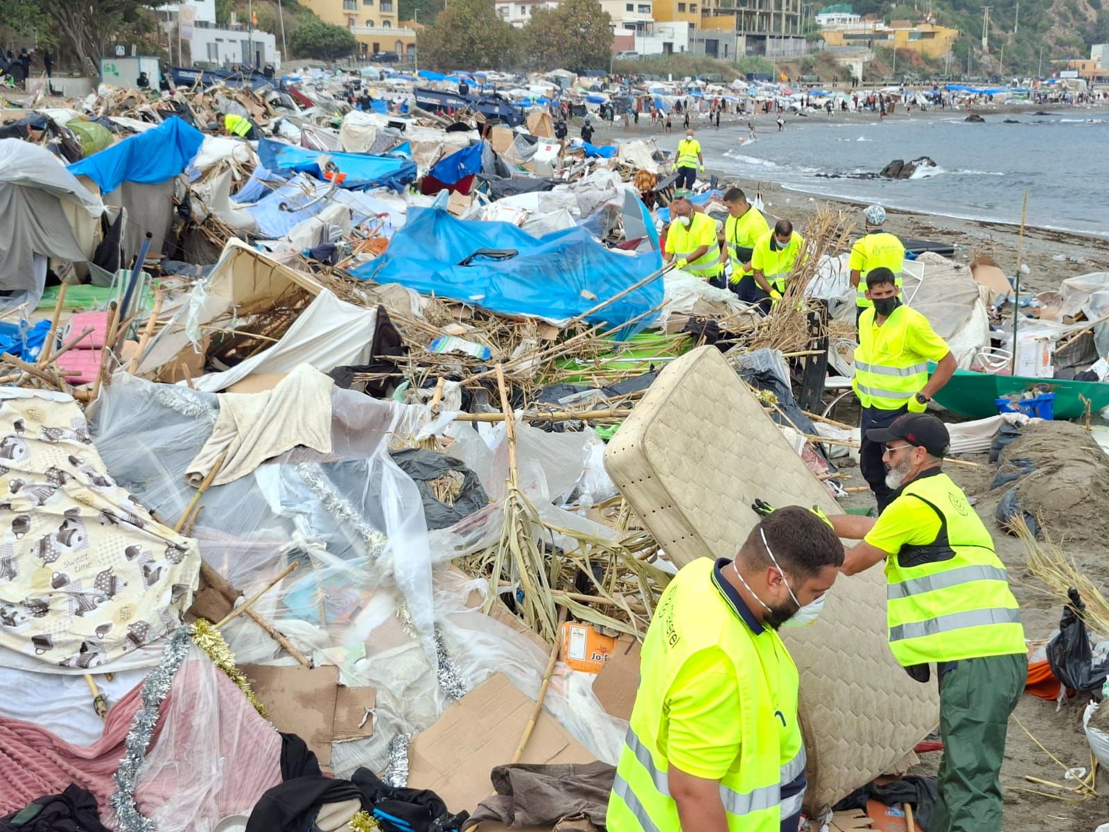 La Ciudad inicia la limpieza de la primera fase de la playa del Trampolín