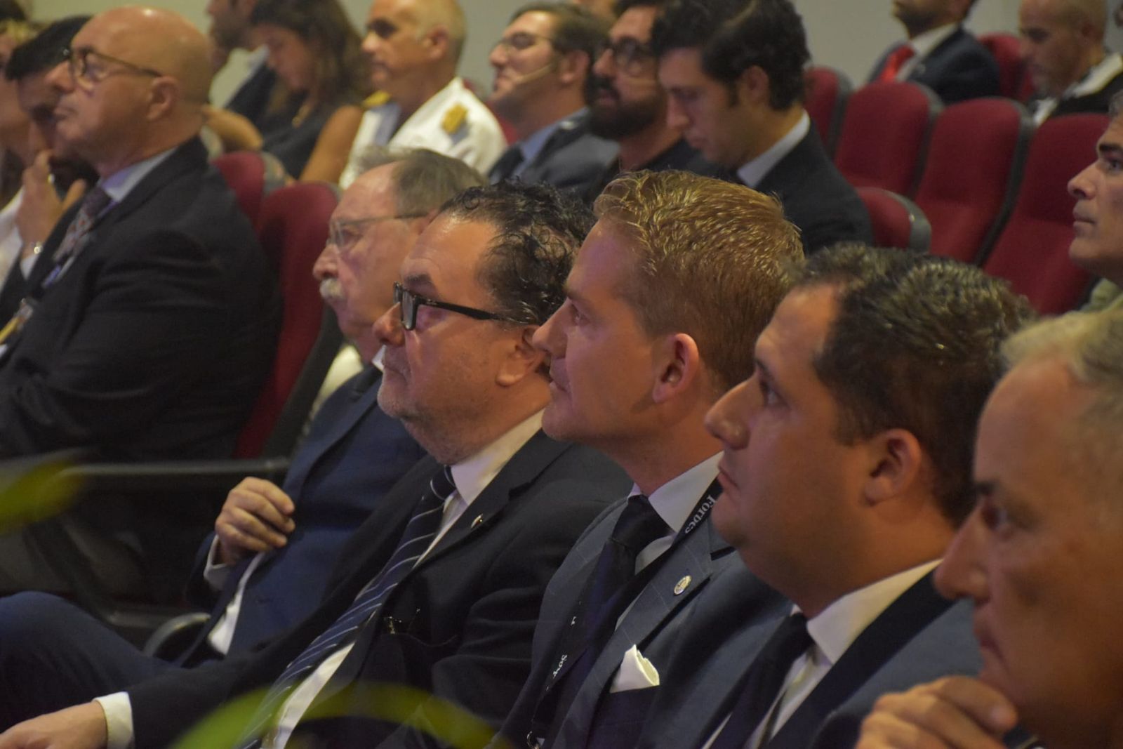 Autoridades y organizadores del foro