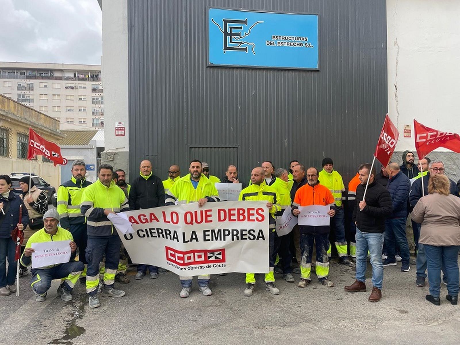 Trabajadores de la empresa Estructuras del Estrecho el viernes 17 de enero. / FOTO REDUAN