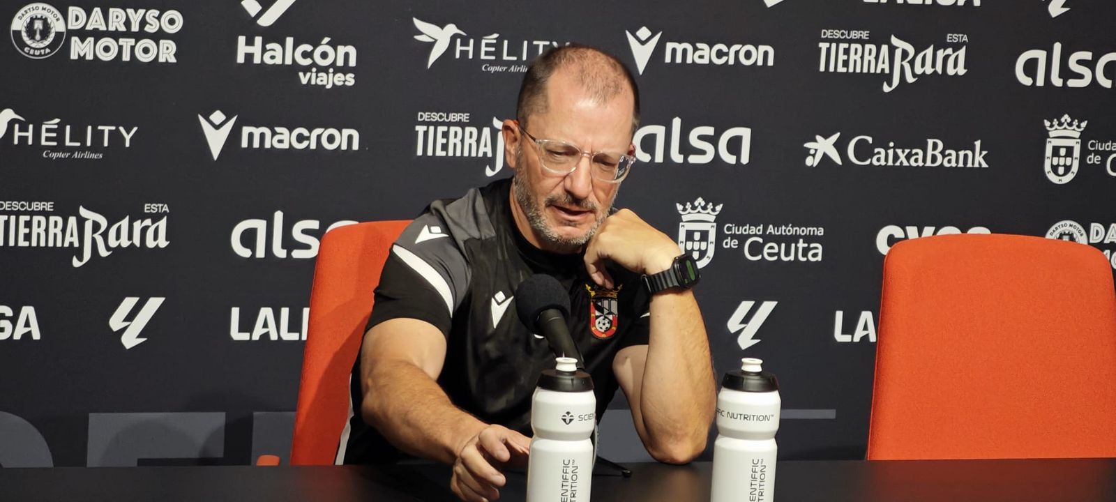El entrenador de la AD Ceuta, José Juan Romero, ha asegurado este jueves que, ante la situación que atraviesa la ciudad, “si fuera por mí el Ceuta no jugaría” este sábado en Andorra
