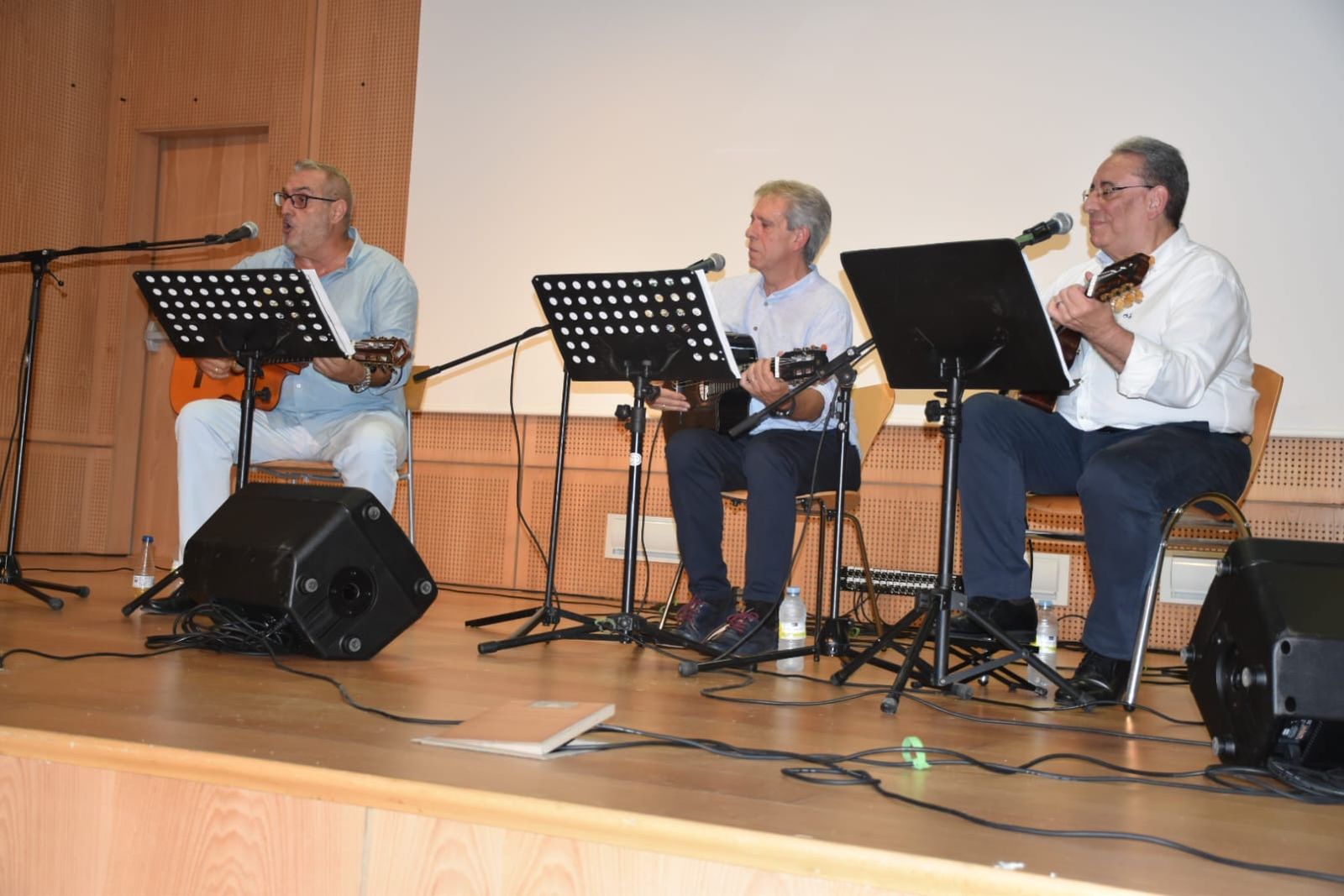 Concierto de Chiki and Brothers en el Centro del Mayor.