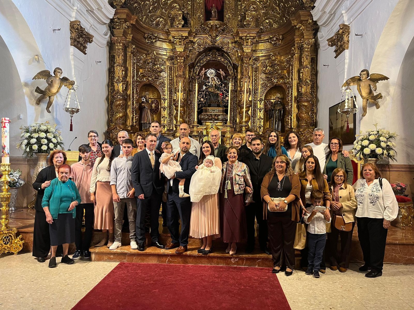 Héctor, Rodrigo y dos Lolas se bautizan en Nuestra Señora de África