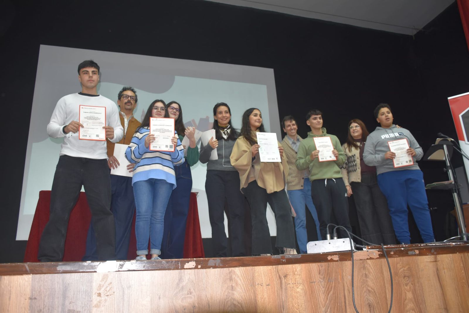 Las academias Art Factory y Big Ben entregan los certificados de inglés a su alumnado