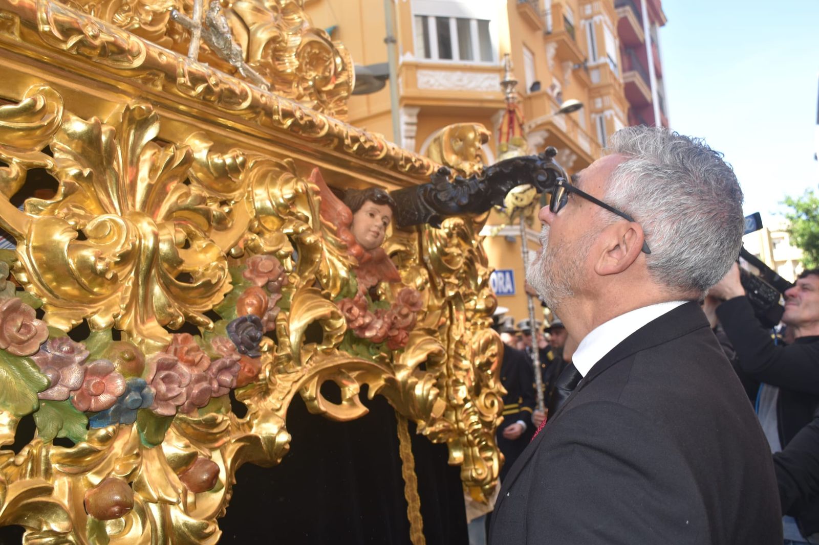 Saetas y emoción a raudales para la salida de la Buena Muerte