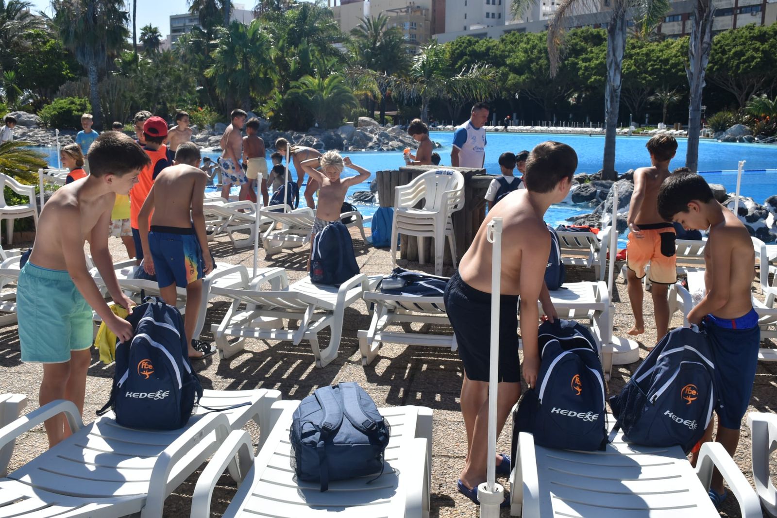 El Campus de Verano Emilio Cózar disfruta de una refrescante jornada en el Parque Marítimo