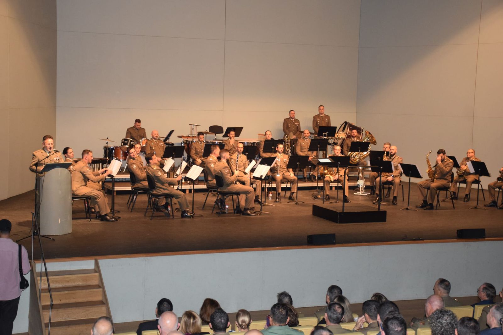 El Revellín vibra con la Banda de Música de la Comandancia