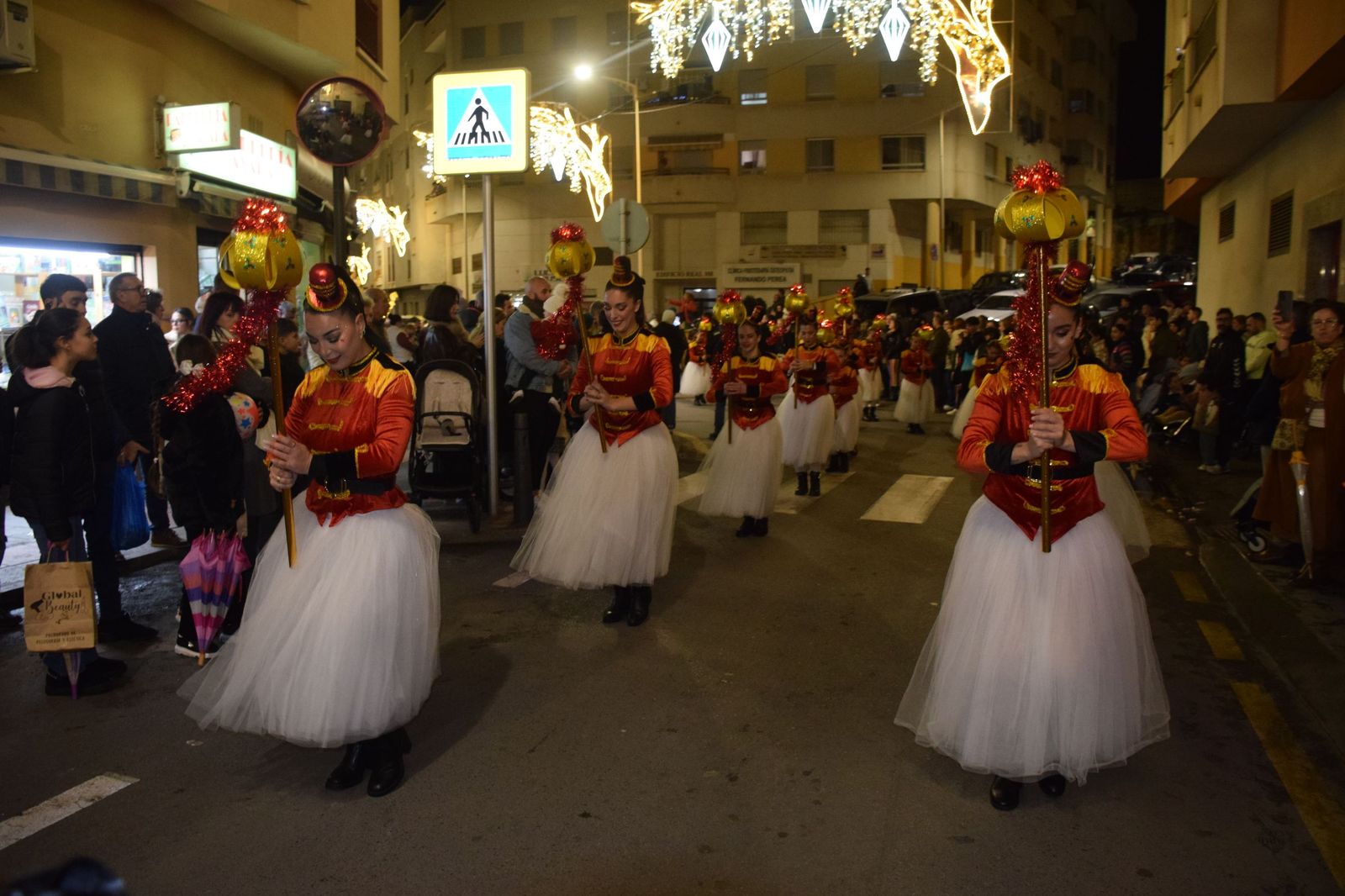 Los ceutíes se emocionan con la llegada de los Reyes Magos