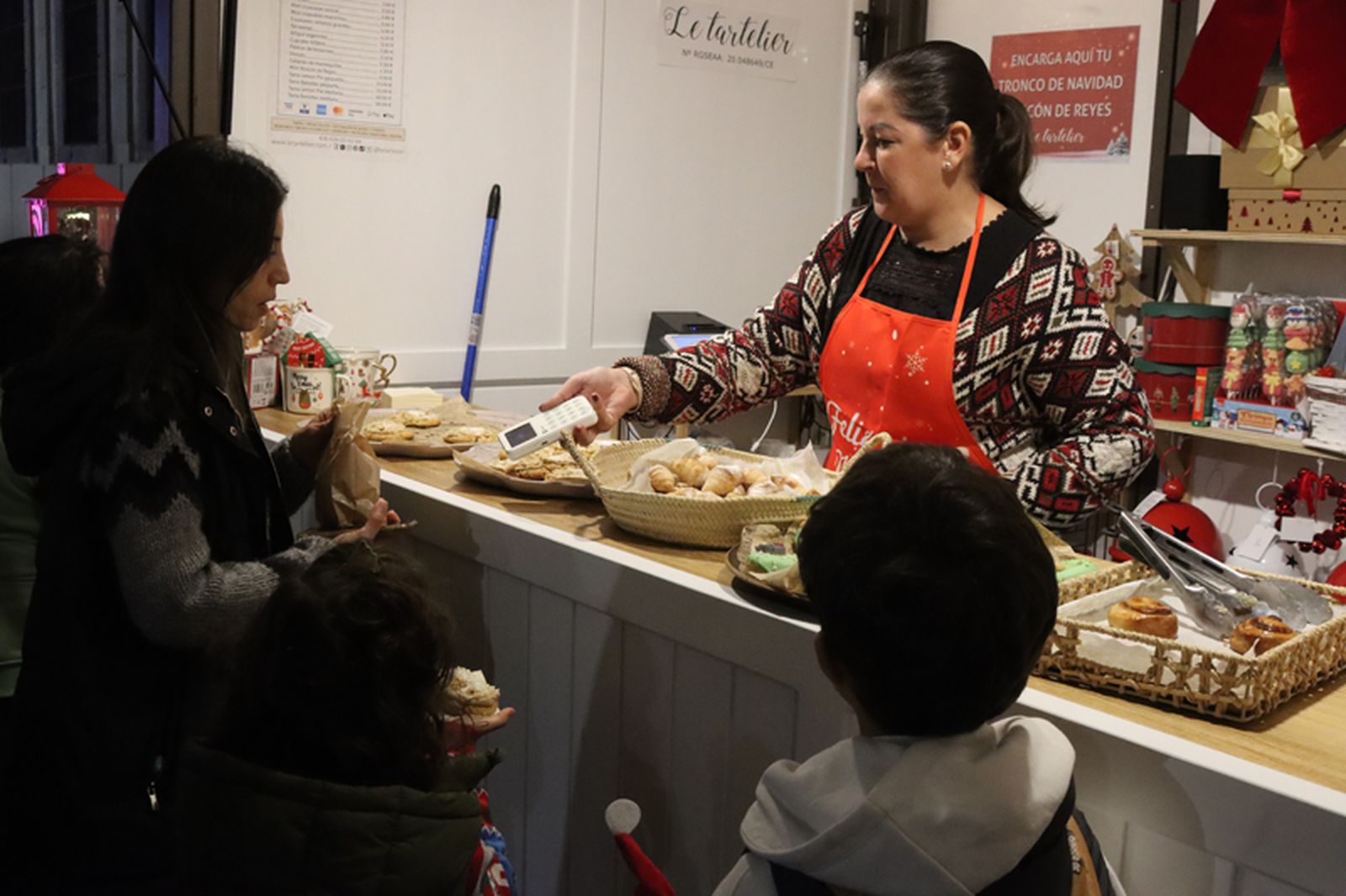 FOTOGALERÍA | Polvoroná infantil y mercadillo en la plaza Nelson Mandela