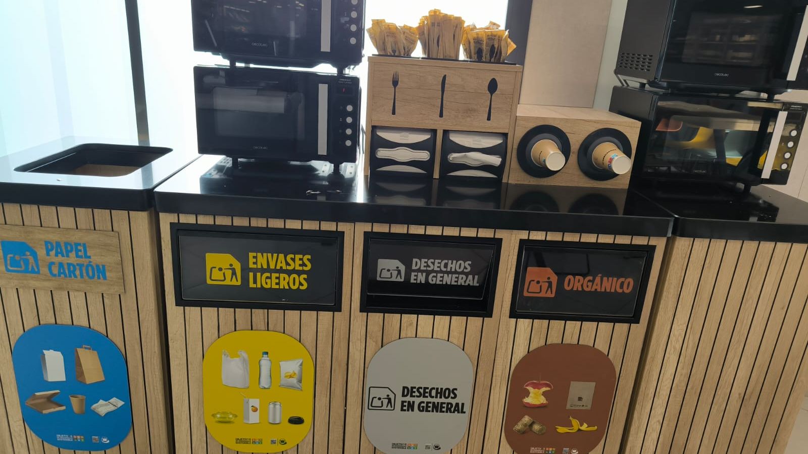 Microhondas y papeleras clasificadas.