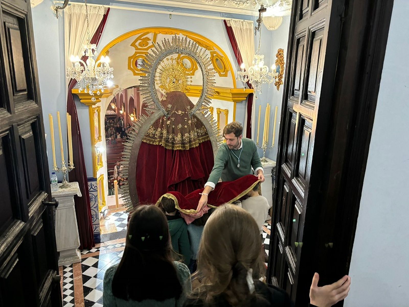 El Divino Redentor procesiona por las calles del centro por la festividad de la Candelaria. / FOTO CEDIDA