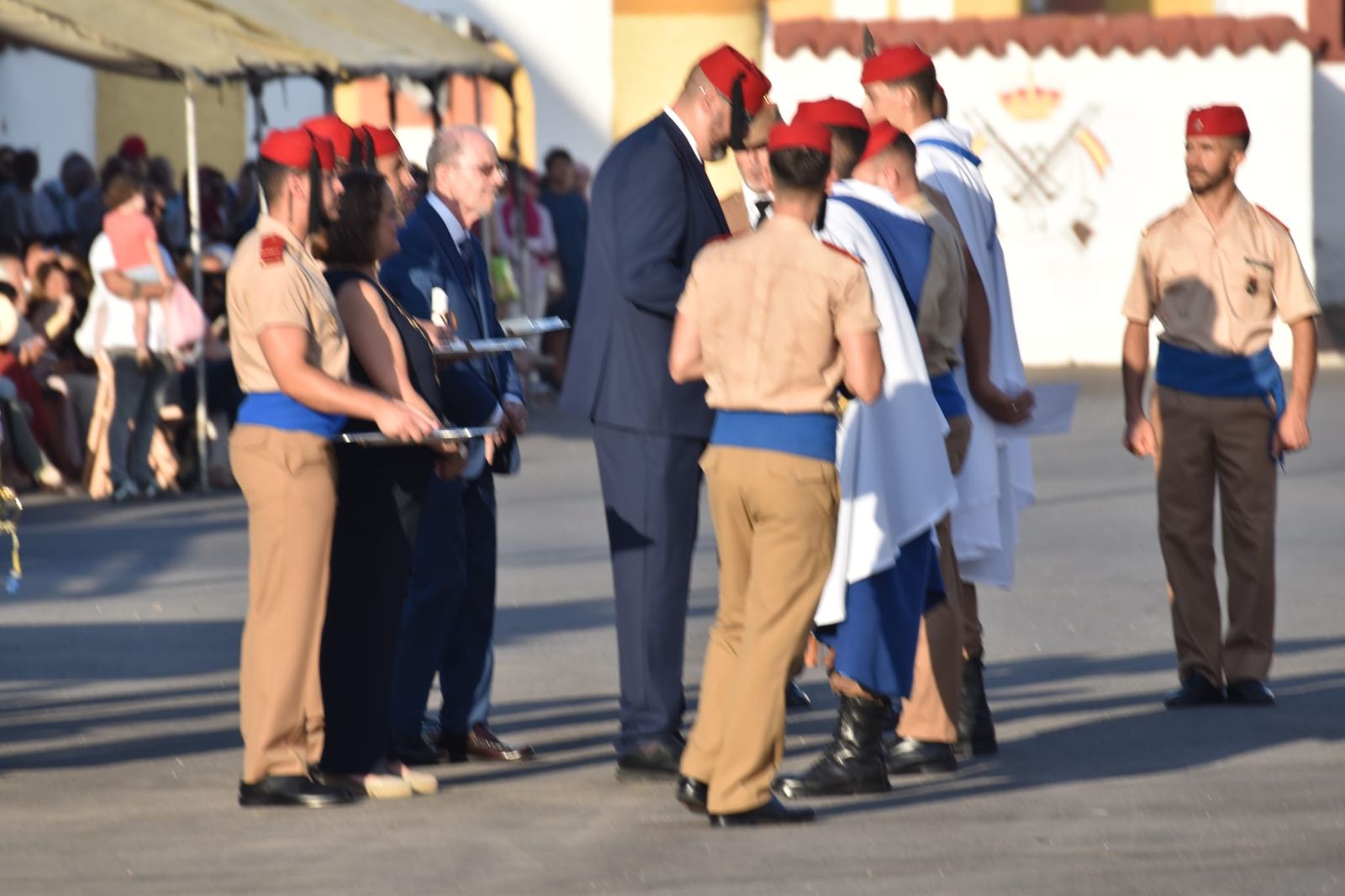 El acuartelamiento González-Tablas acoge una parada militar por el 115 aniversario de Regulares