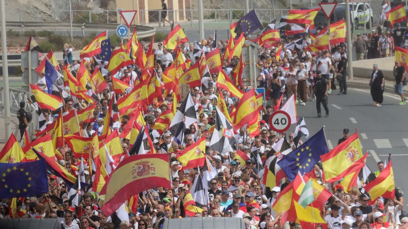 Marcha ciudadana hacia el Tarajal por la españolidad de Ceuta y la protección de la frontera