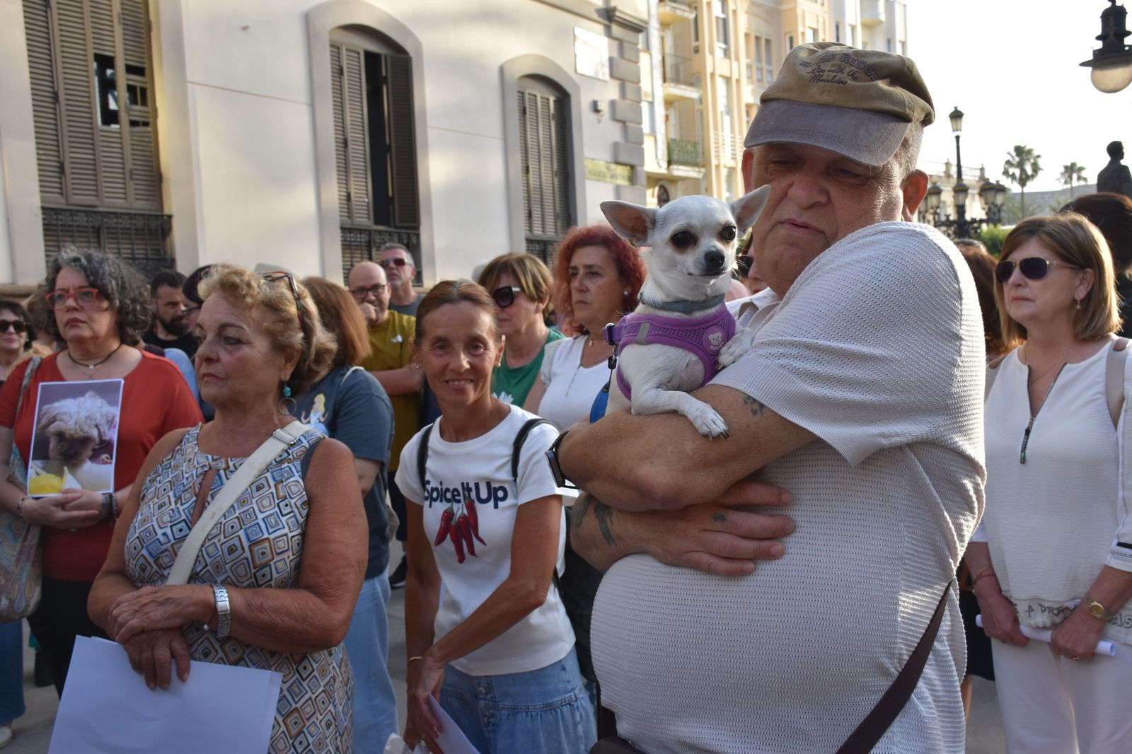 Concentración celebrada a las puertas del Palacio Autonómico por los derechos de los animales en Ceuta