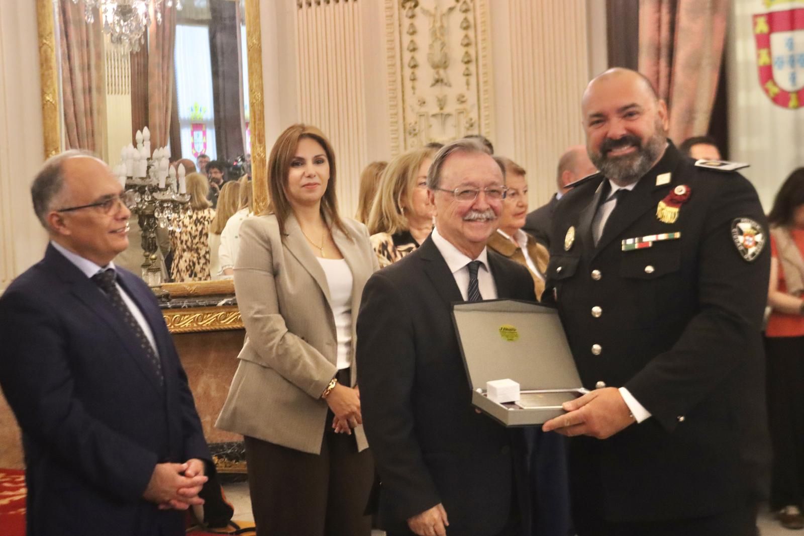Acto de entrega de reconocimientos por el Día del Funcionario en el Salón del Trono