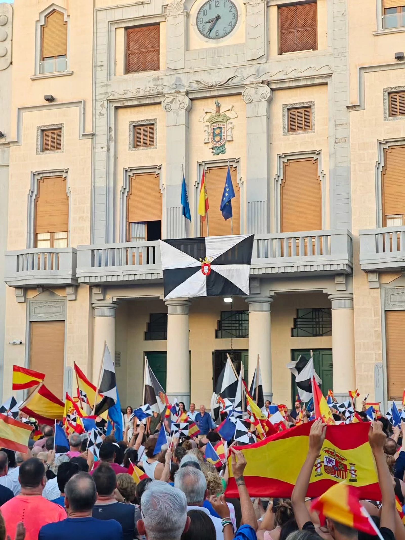 Melilla se vuelca con Ceuta: la Casa Regional de Ceuta, protagonista de una multitudinaria concentración