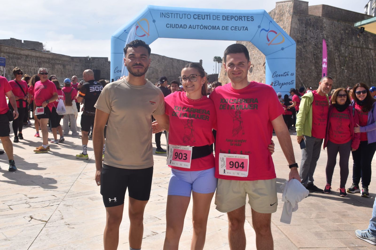 Ceuta se viste de rosa para abrazarse a la vida