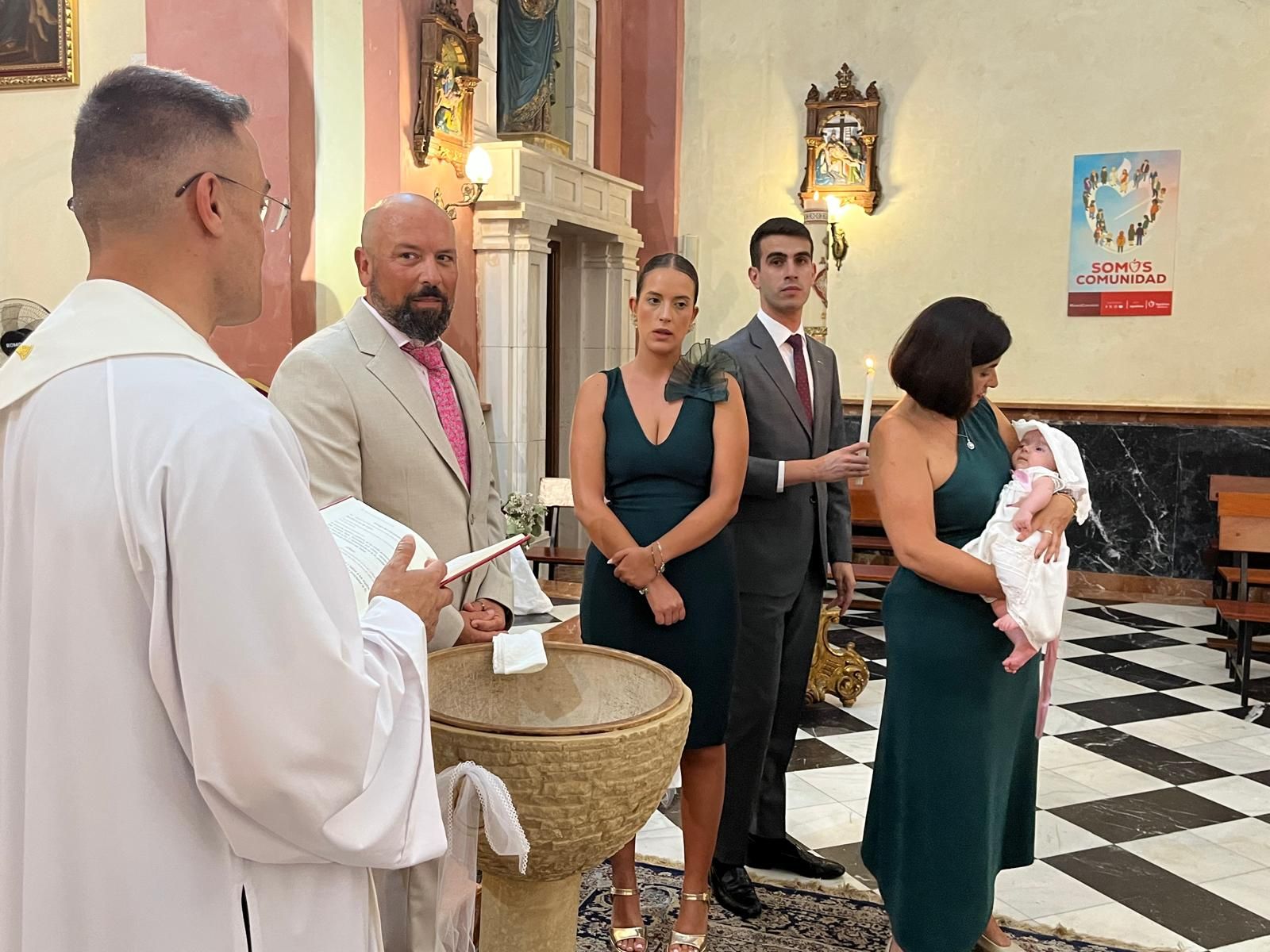 María recibe el Sacramento del bautismo