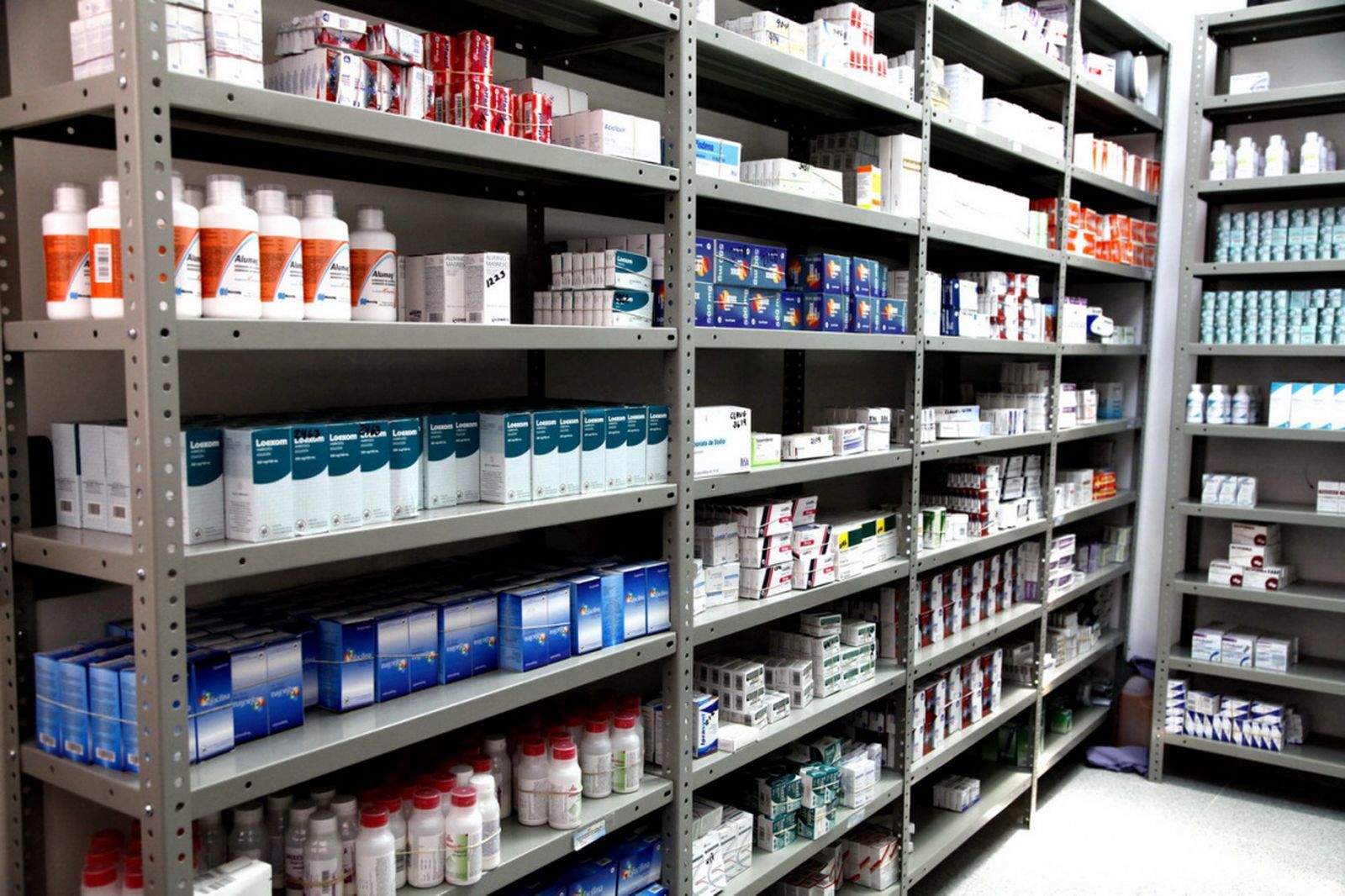Medicamentos en una farmacia