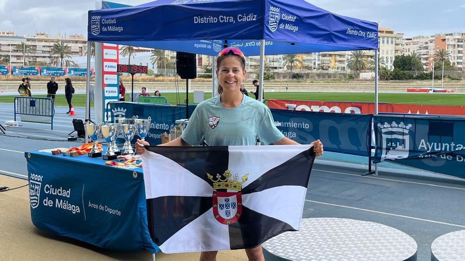 María Romero, con la bandera de Ceuta