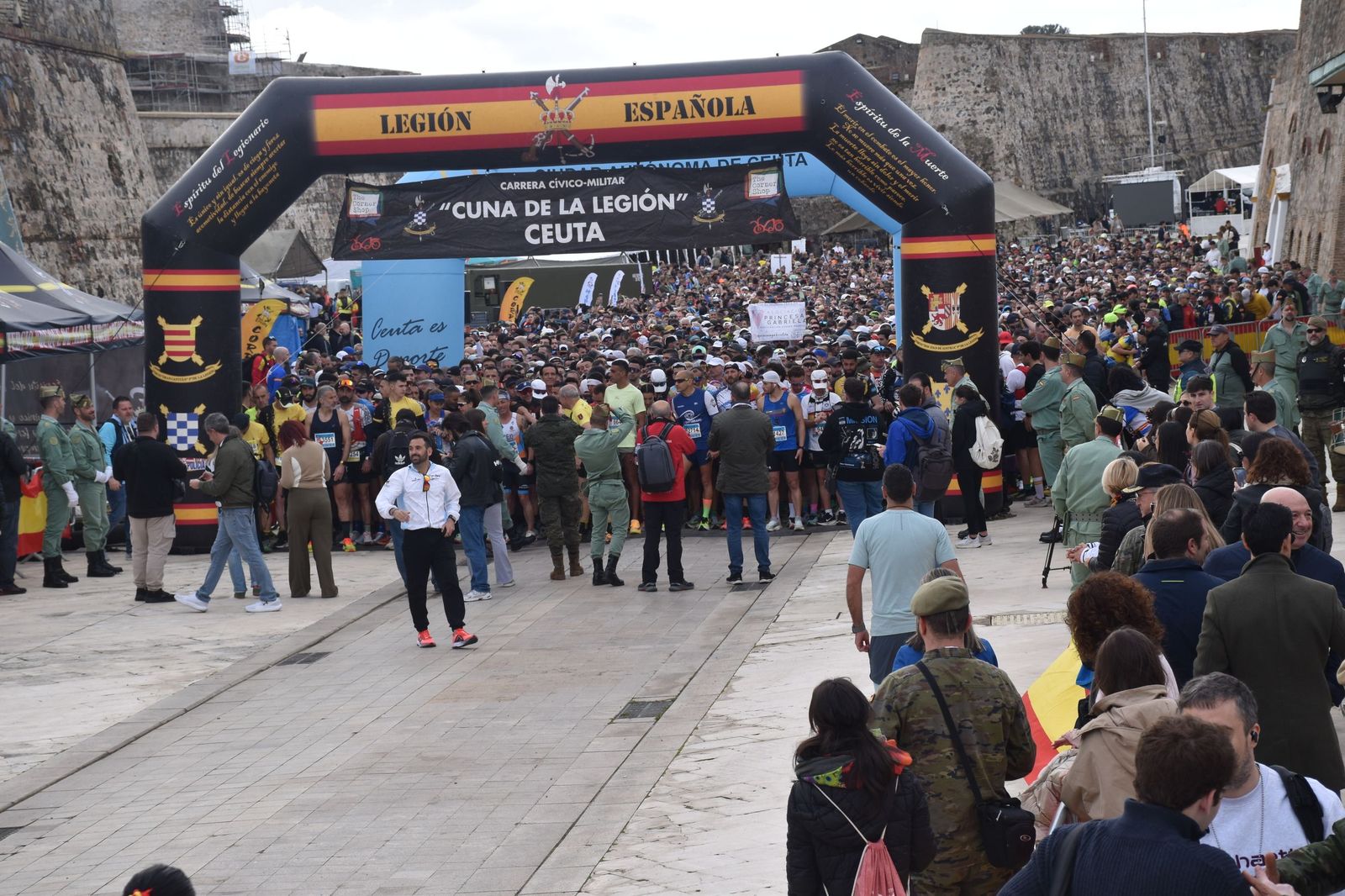 FOTOGALERÍA | Miles de corredores toman la salida en la X Cuna de la Legión: mira las imágenes