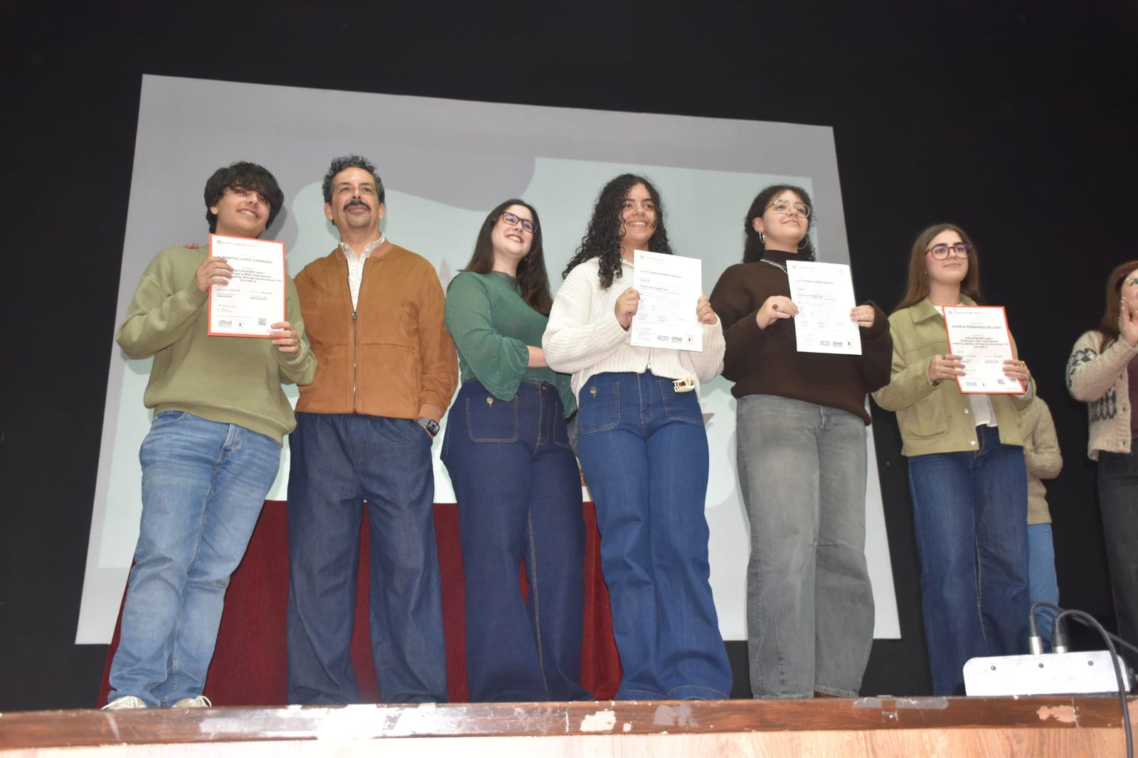 Las academias Art Factory y Big Ben entregan los certificados de inglés a su alumnado