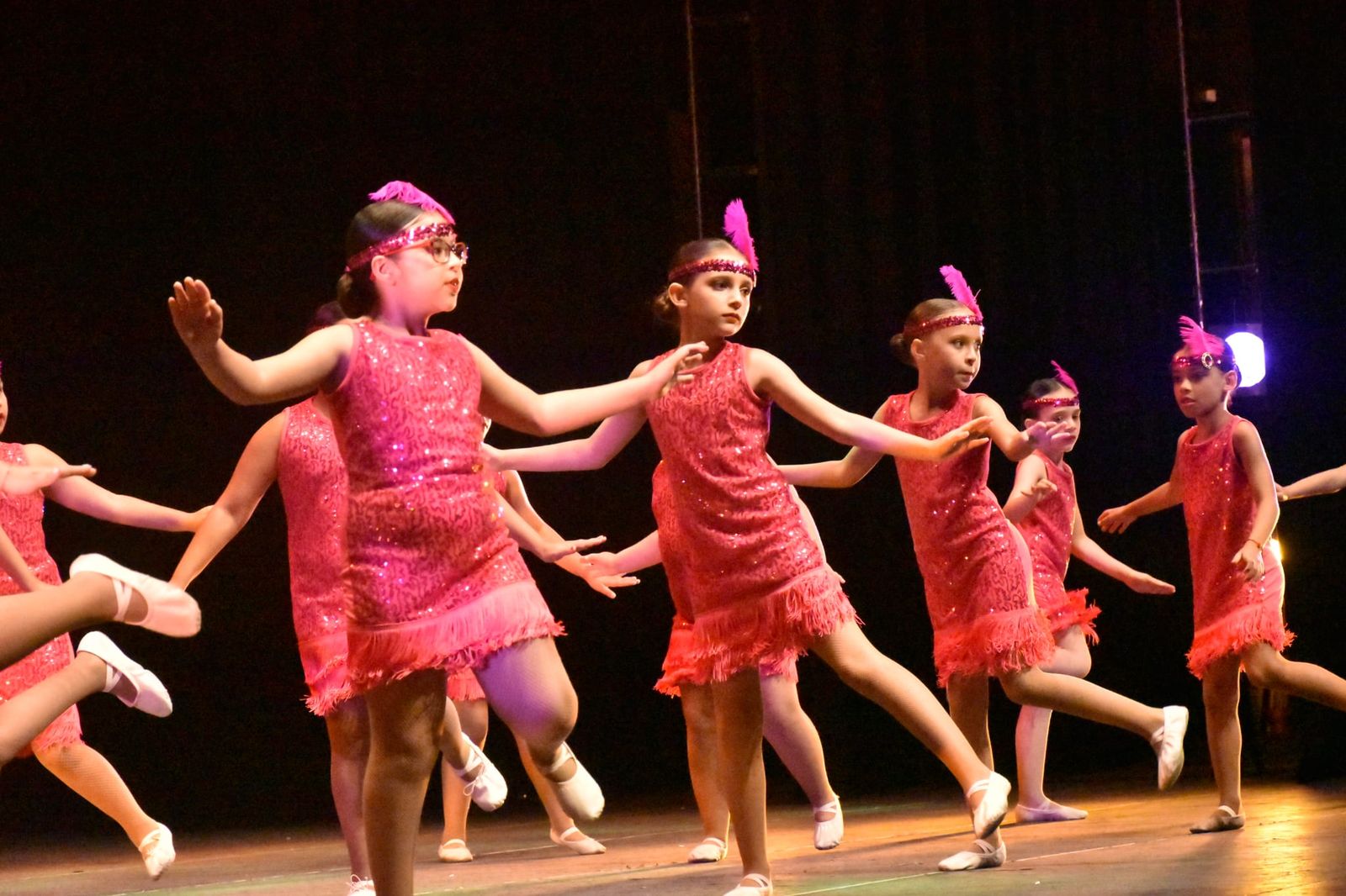 Más de cien bailarinas convierten el Revellín en un escenario de emoción y talento