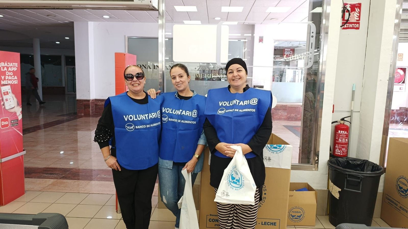 Los voluntarios se han vuelto a volcar este año con la Gran Recogida del Banco de Alimentos