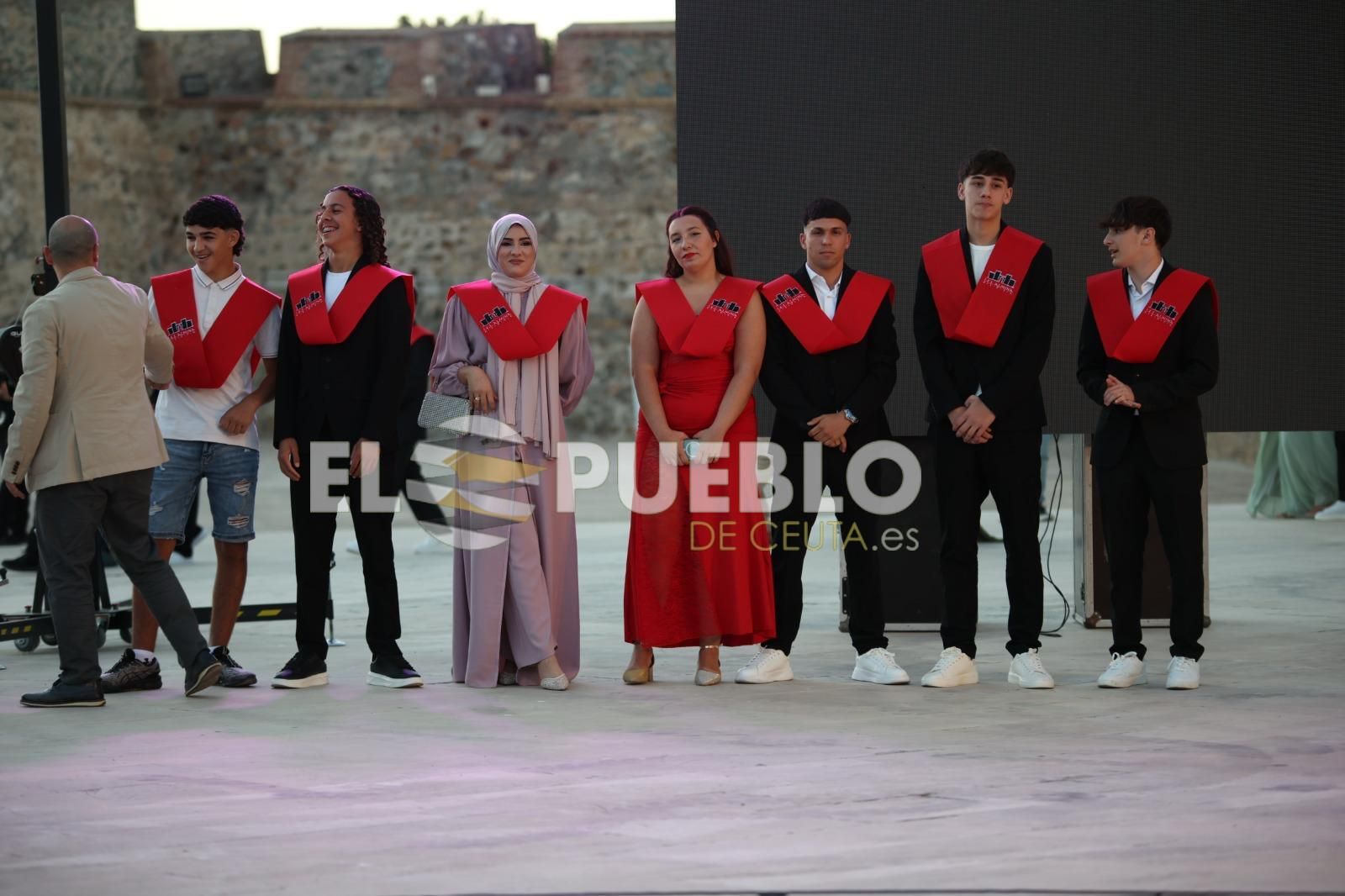 FOTOGALERÍA | Graduación en el IES Almina de alumnos de la ESO y Bachillerato