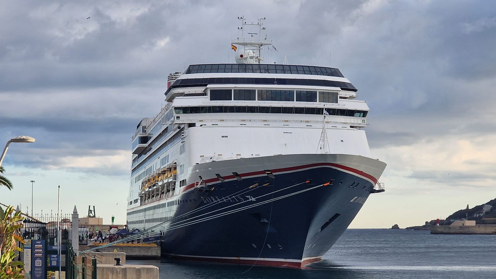 FOTOGALERÍA | La escala del Borealis que cierra la temporada de cruceros de 2025 en Ceuta